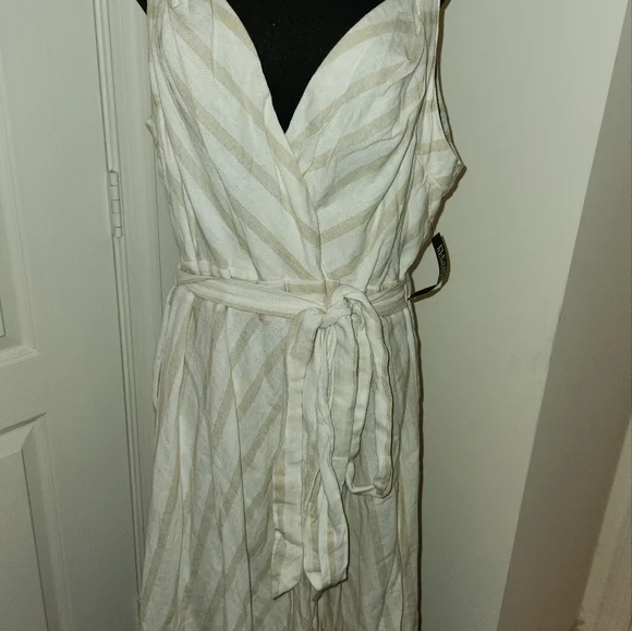 NWT! NEW YORK AND COMPANY DRESS !! - Picture 6 of 7